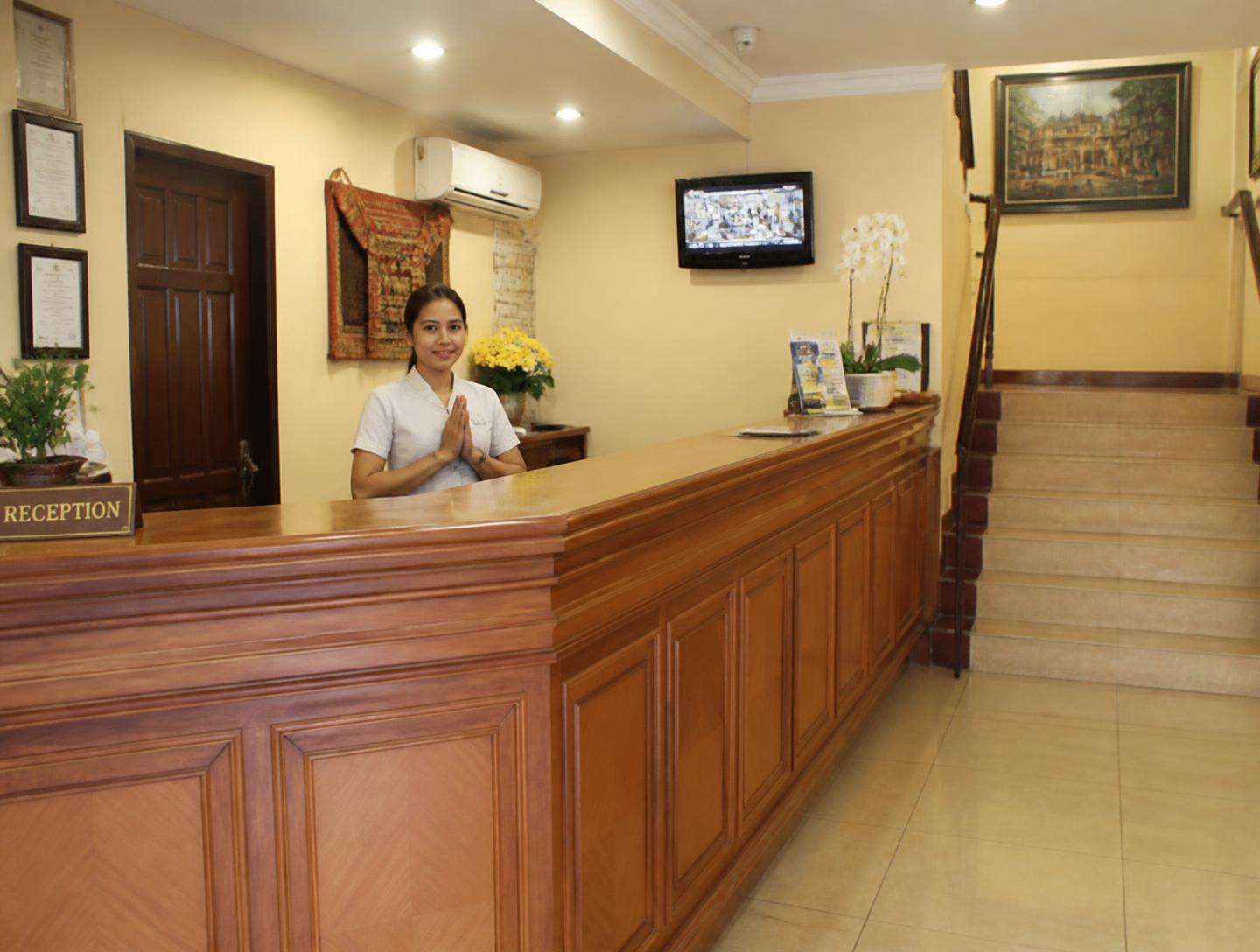 Front desk staff welcoming guests at Paris Day Hotel Pamanukan reception